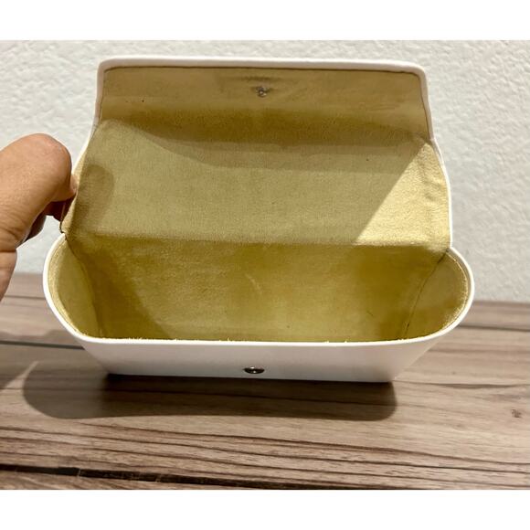 Michael Kors White Leather Sunglasses/Eyeglasses Hard White Case - Picture 4 of 4